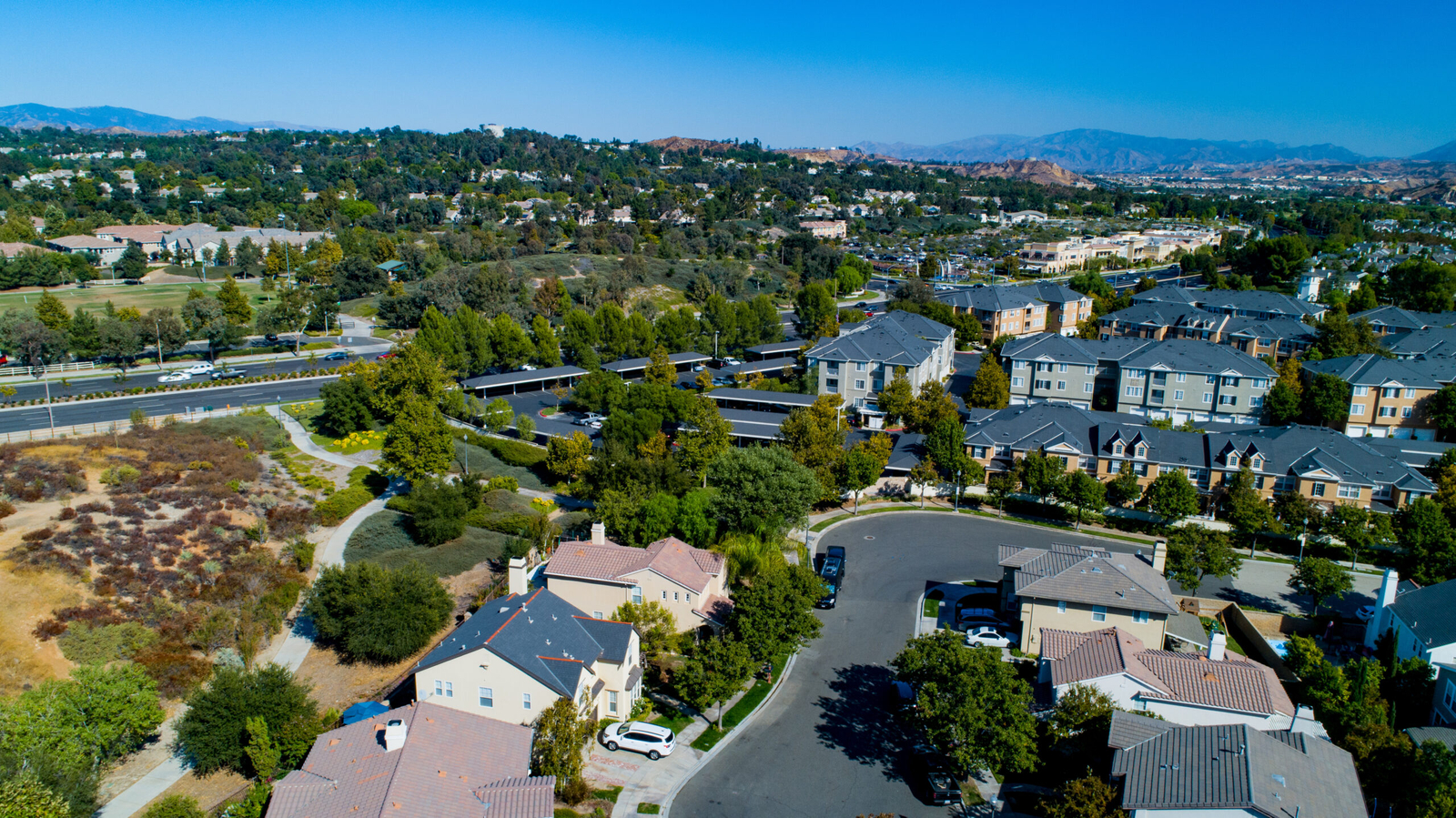 Los,Angeles,Suburb-,Santa,Clarita,Aerial,View